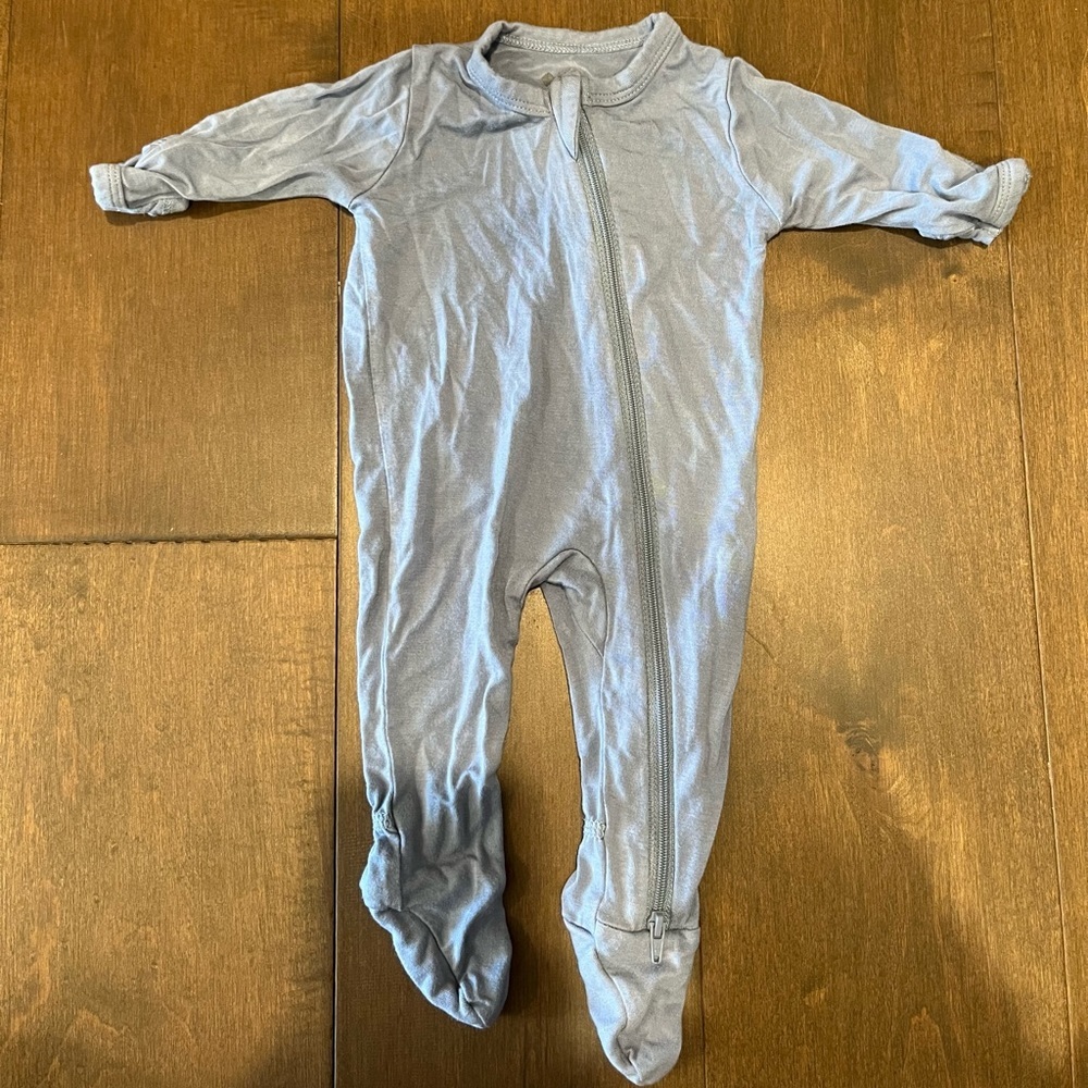 Kyte Baby Footed zipper onesie Size Newborn